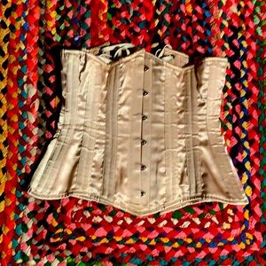 Below bust satin corset, Sz 22 inches, metal boning, creations corset brand
